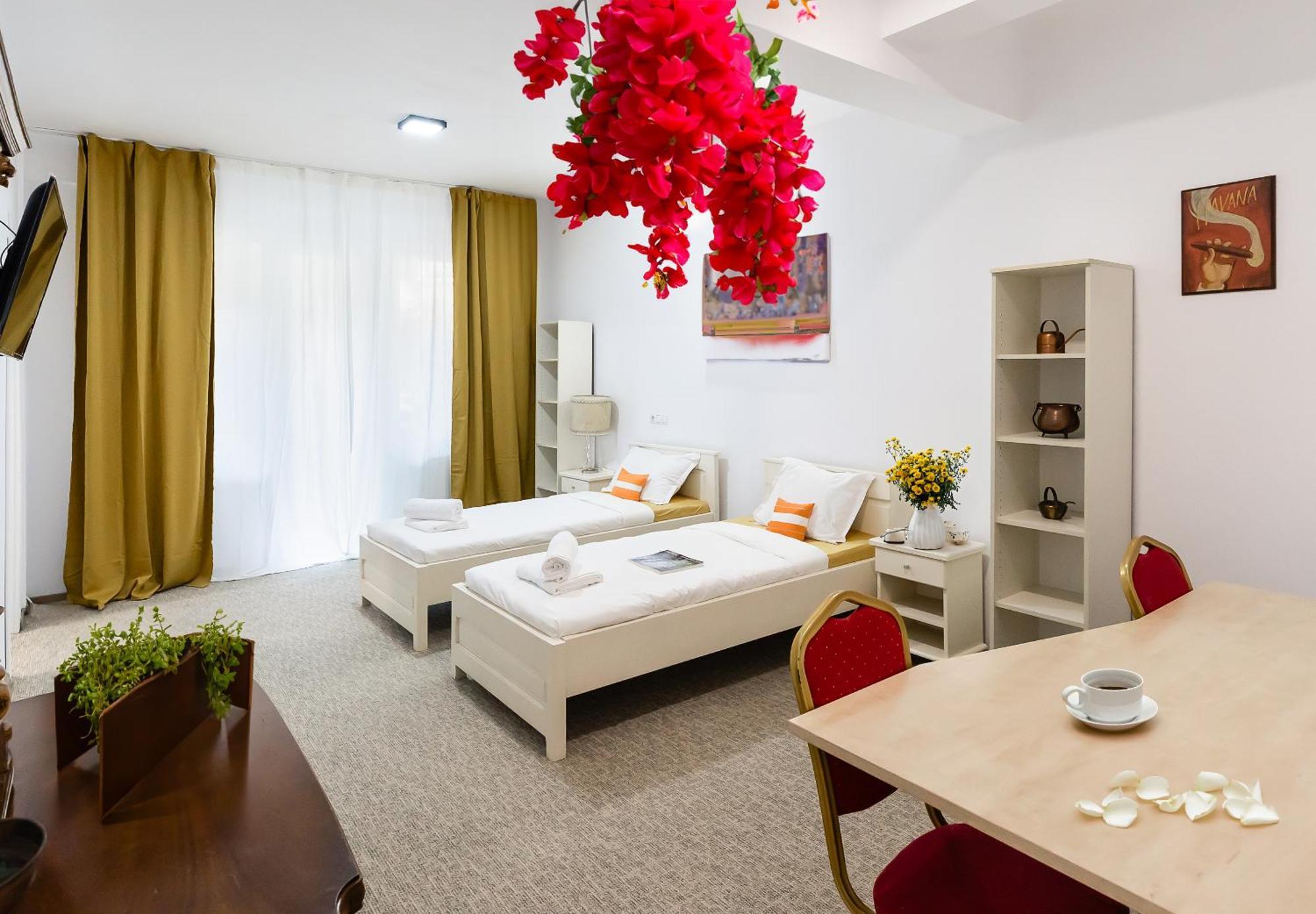 Central Studios In Piata Romana Bucureşti Ngoại thất bức ảnh