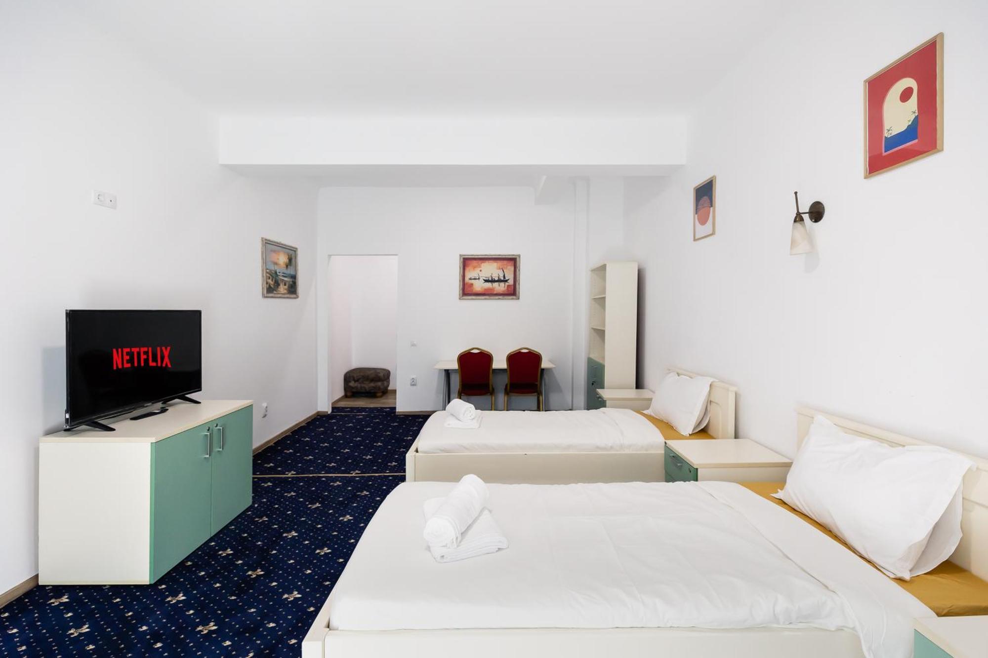 Central Studios In Piata Romana Bucureşti Ngoại thất bức ảnh