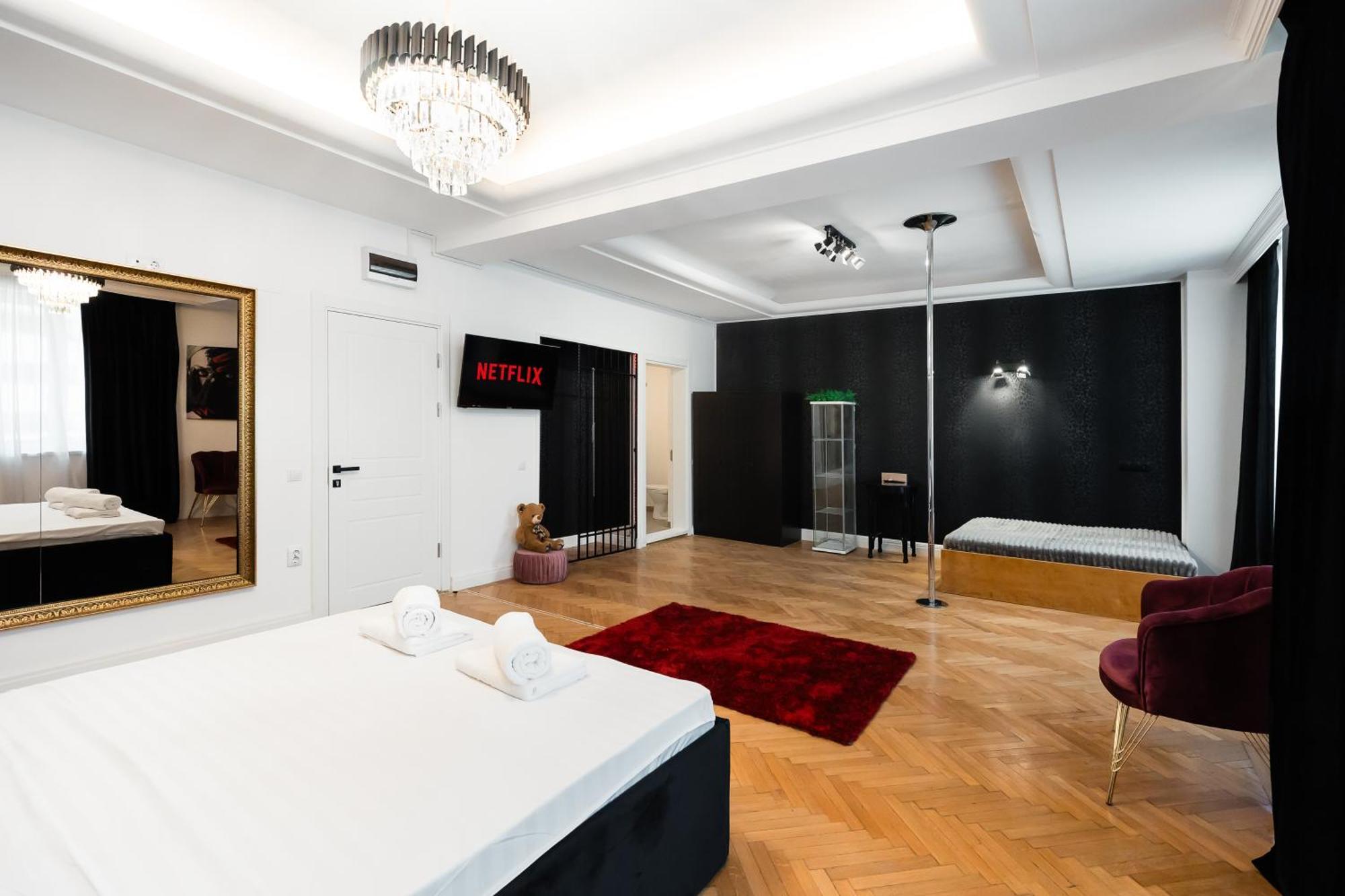 Central Studios In Piata Romana Bucureşti Phòng bức ảnh