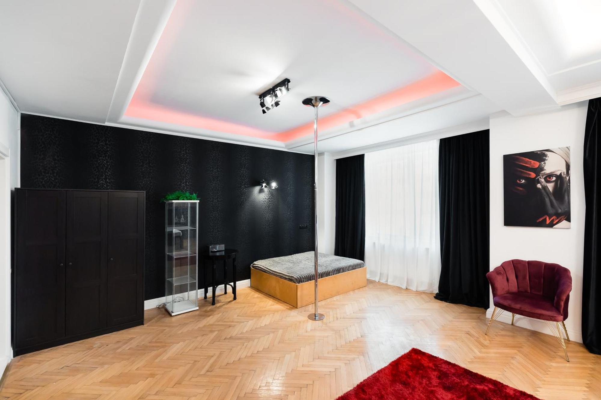 Central Studios In Piata Romana Bucureşti Phòng bức ảnh