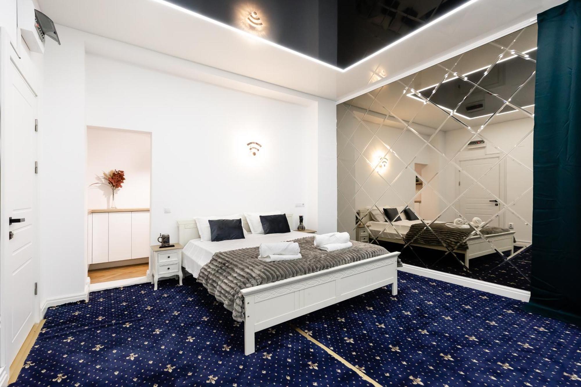 Central Studios In Piata Romana Bucureşti Ngoại thất bức ảnh