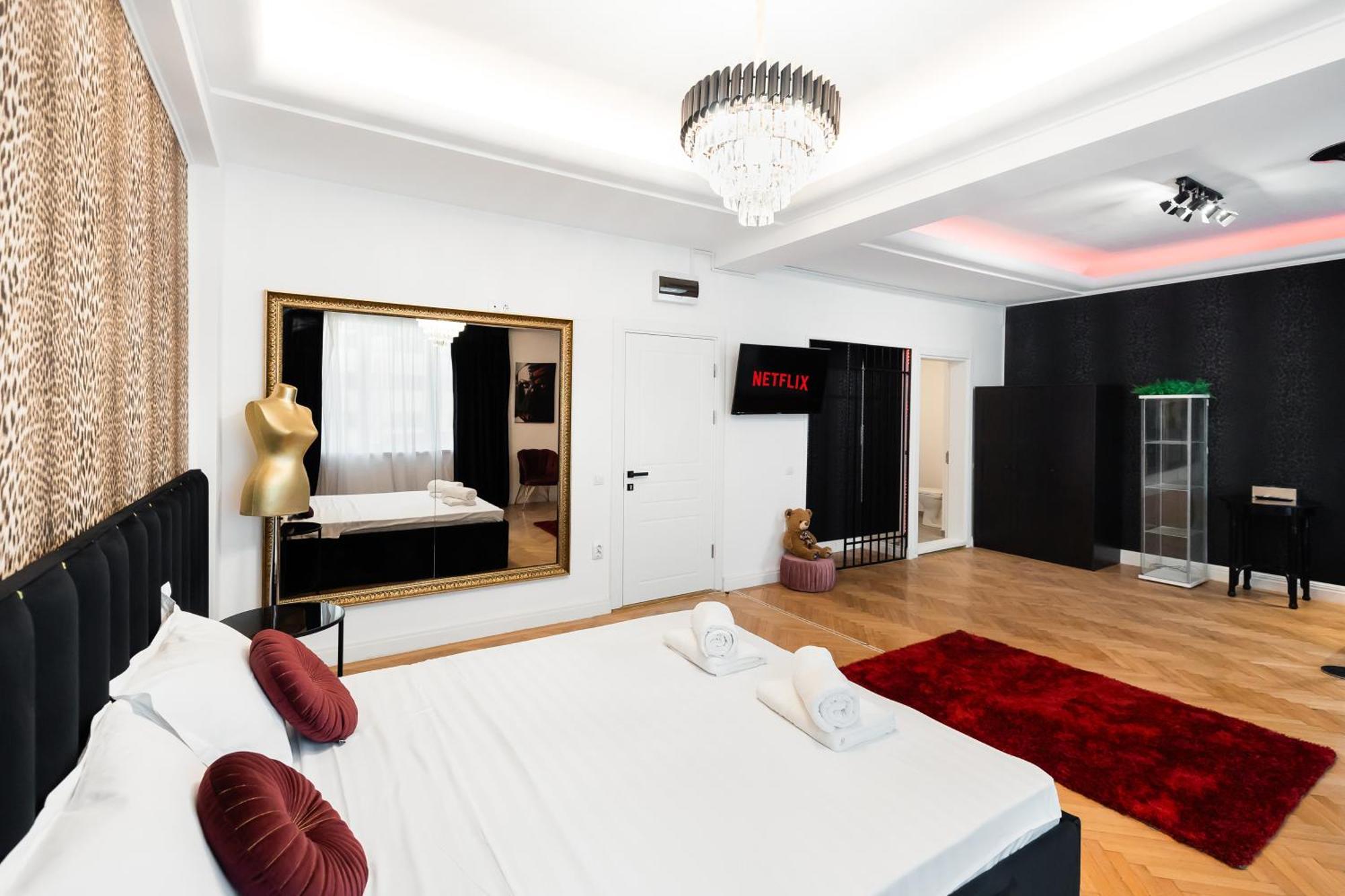 Central Studios In Piata Romana Bucureşti Ngoại thất bức ảnh