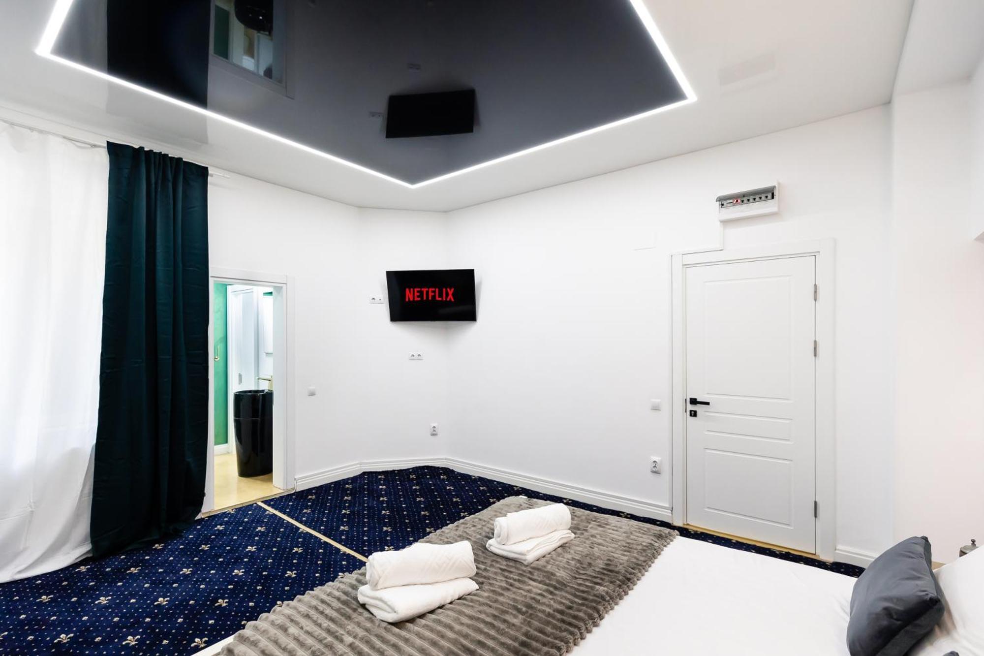 Central Studios In Piata Romana Bucureşti Ngoại thất bức ảnh