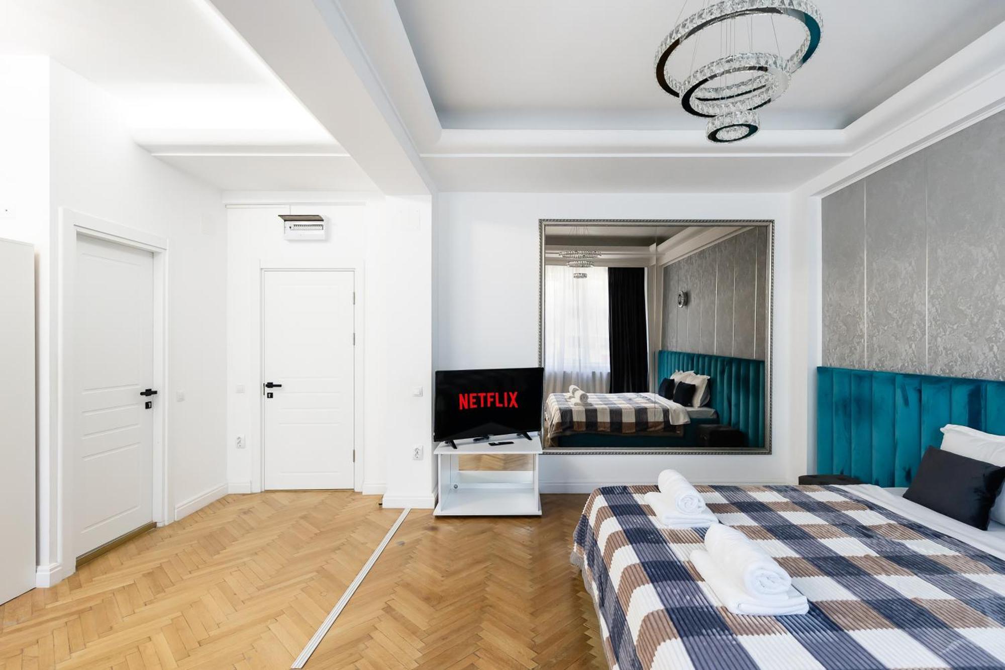 Central Studios In Piata Romana Bucureşti Ngoại thất bức ảnh