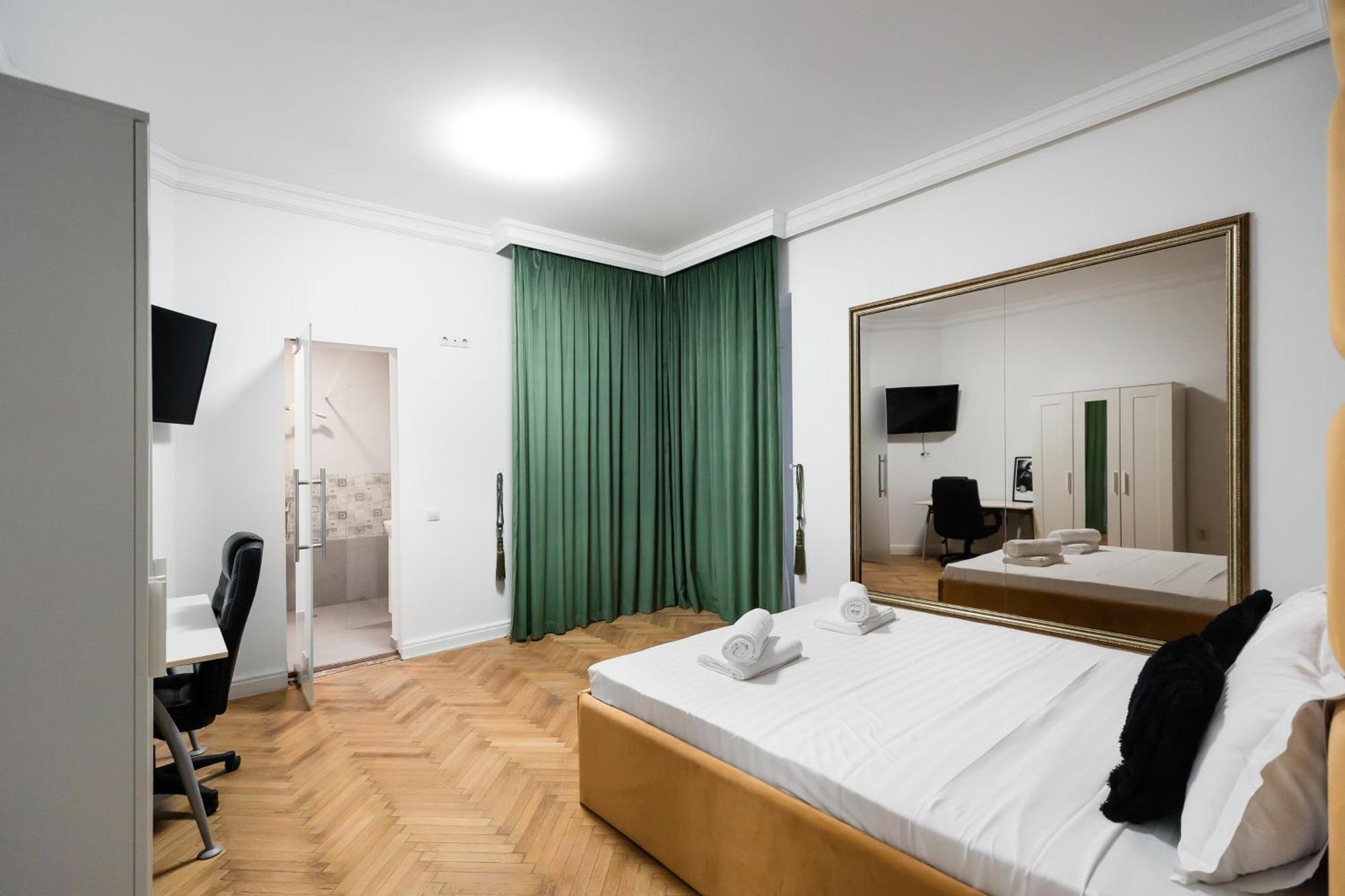 Central Studios In Piata Romana Bucureşti Ngoại thất bức ảnh