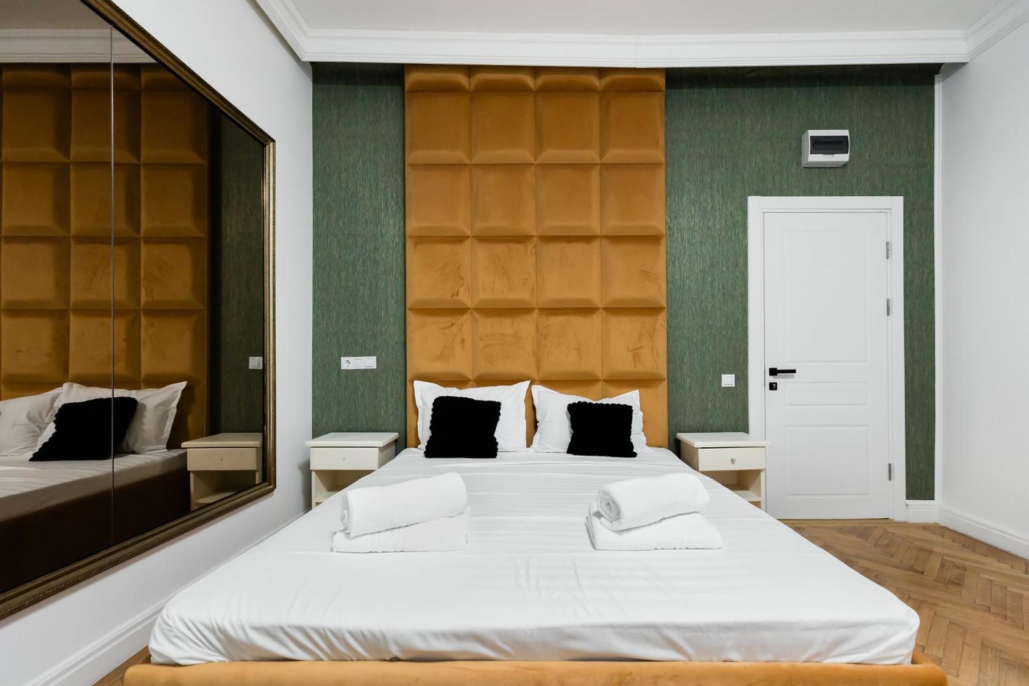 Central Studios In Piata Romana Bucureşti Phòng bức ảnh